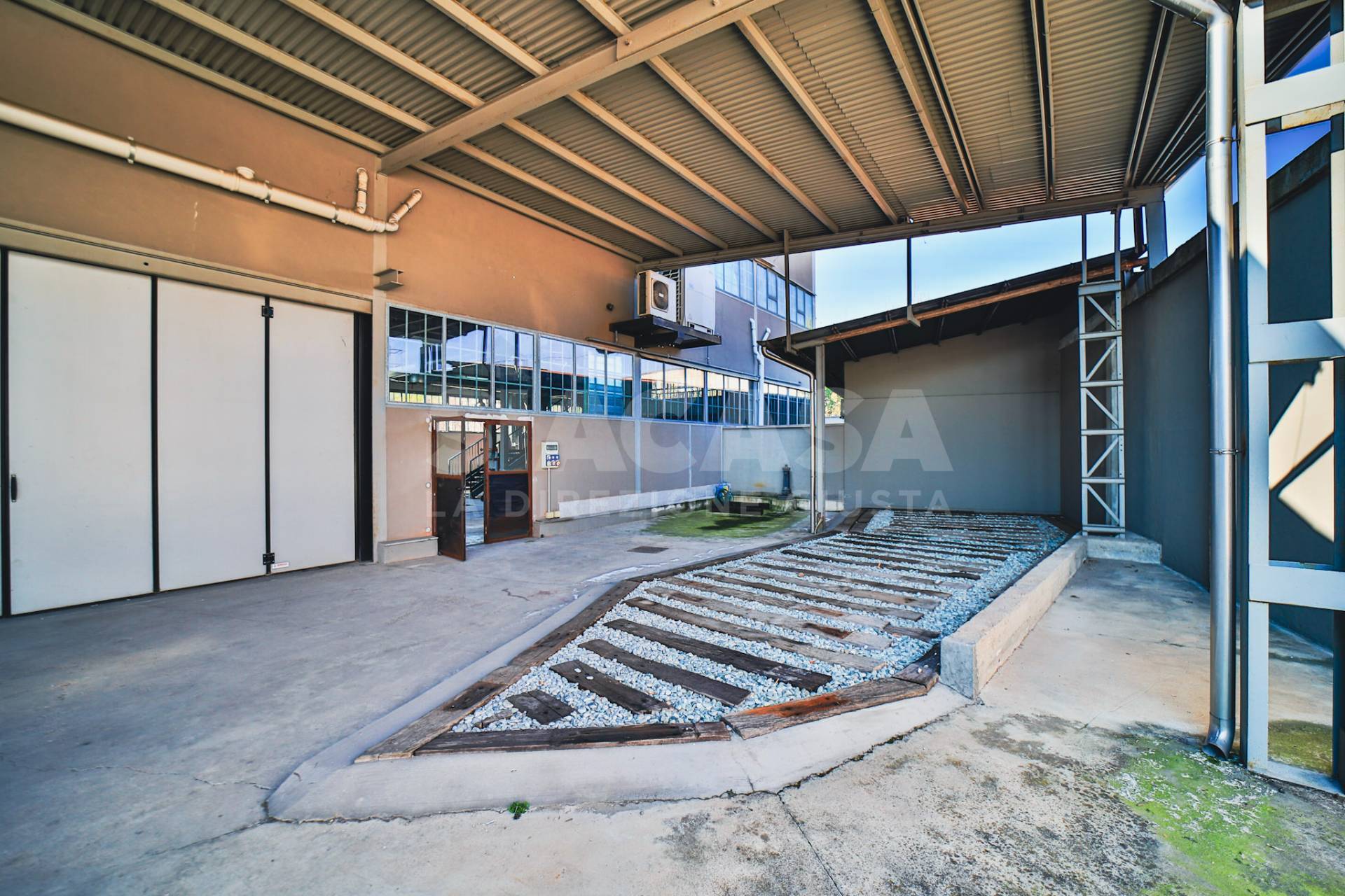 Capannoni in affitto a Milano, Lambrate