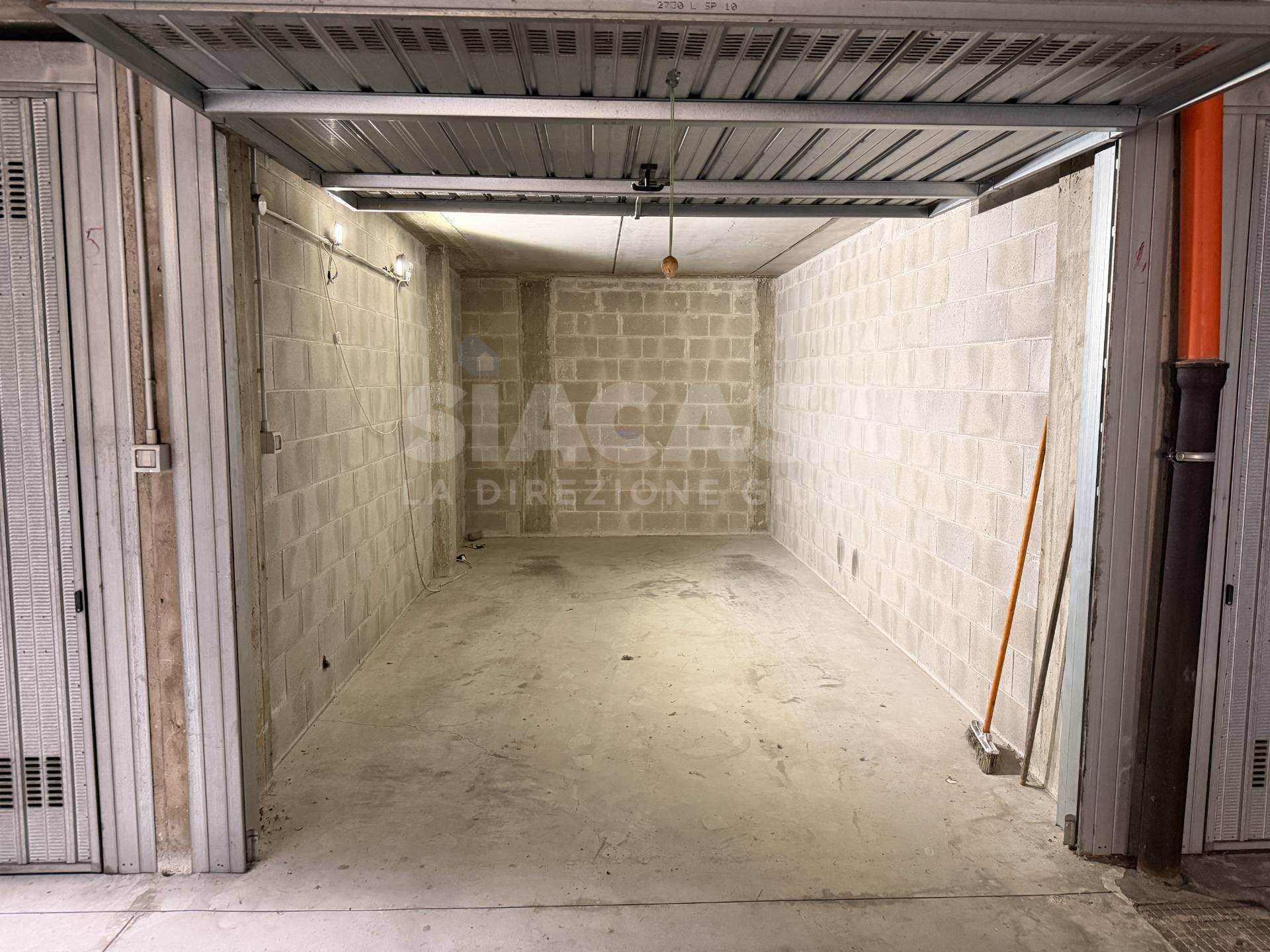 Box / posti auto in vendita a Busnago