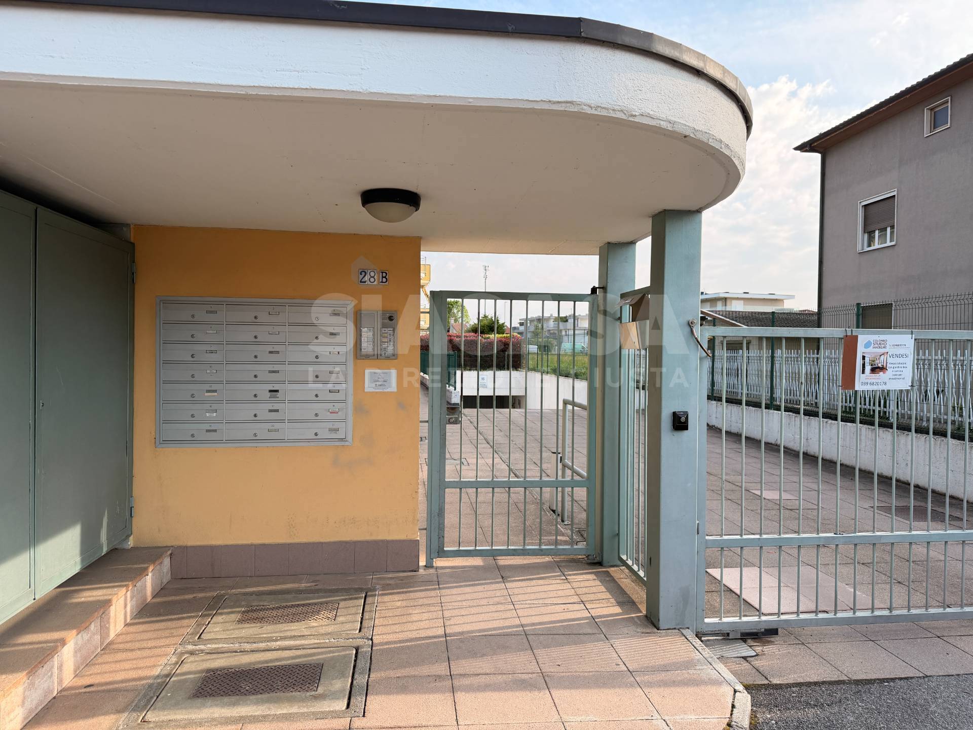 Box / posti auto in vendita a Busnago