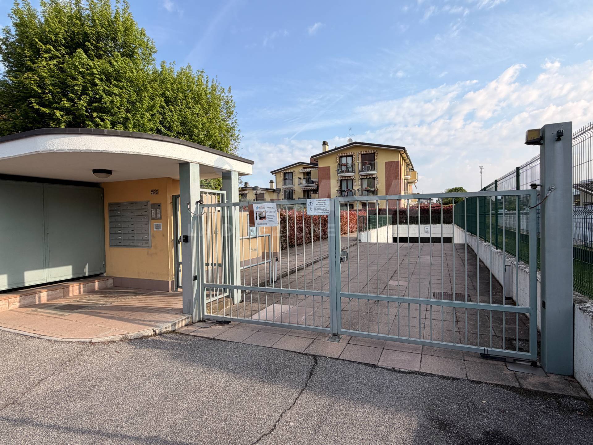 Box / posti auto in vendita a Busnago