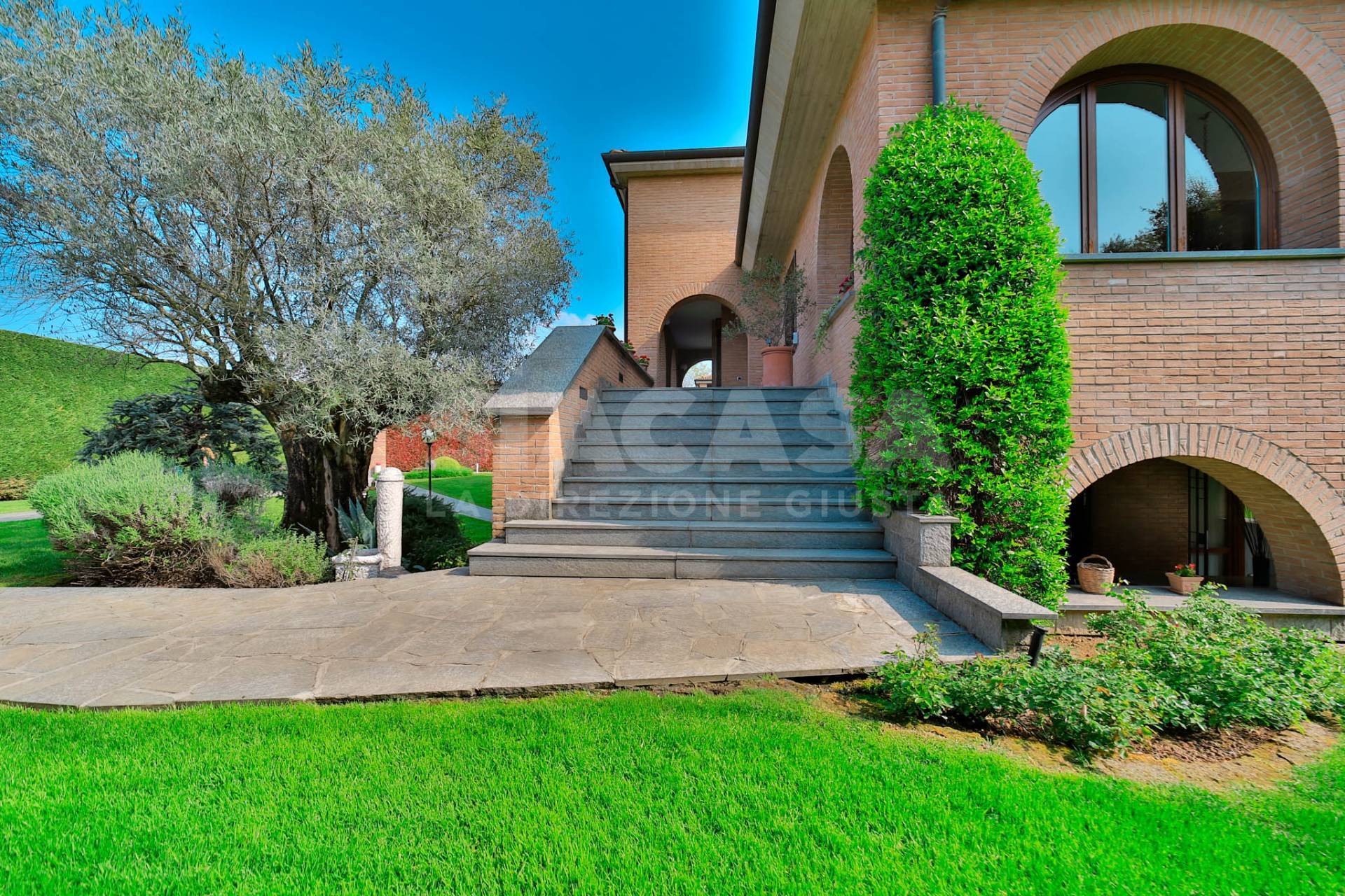 villa in vendita a Bernareggio