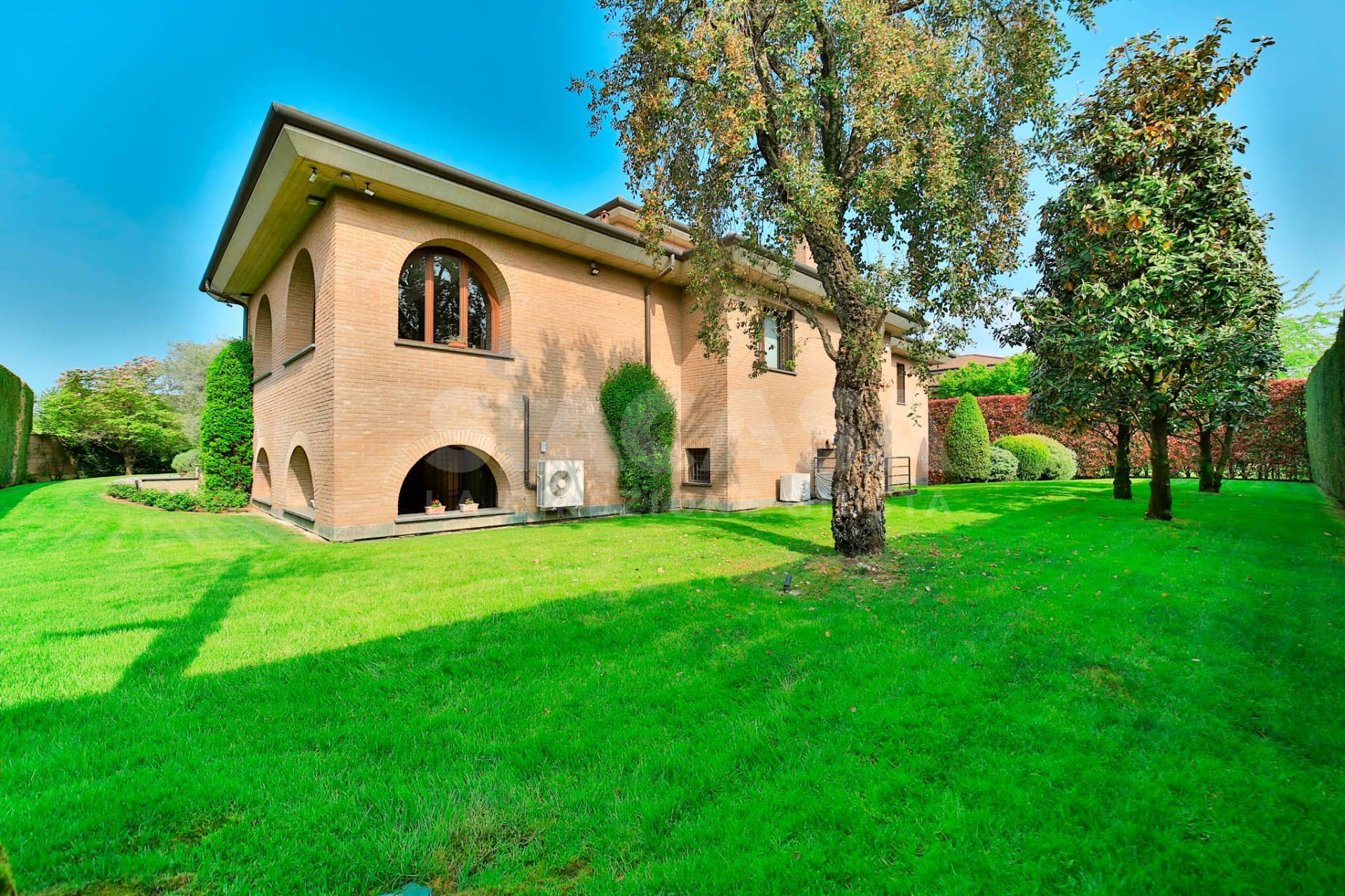 villa in vendita a Bernareggio