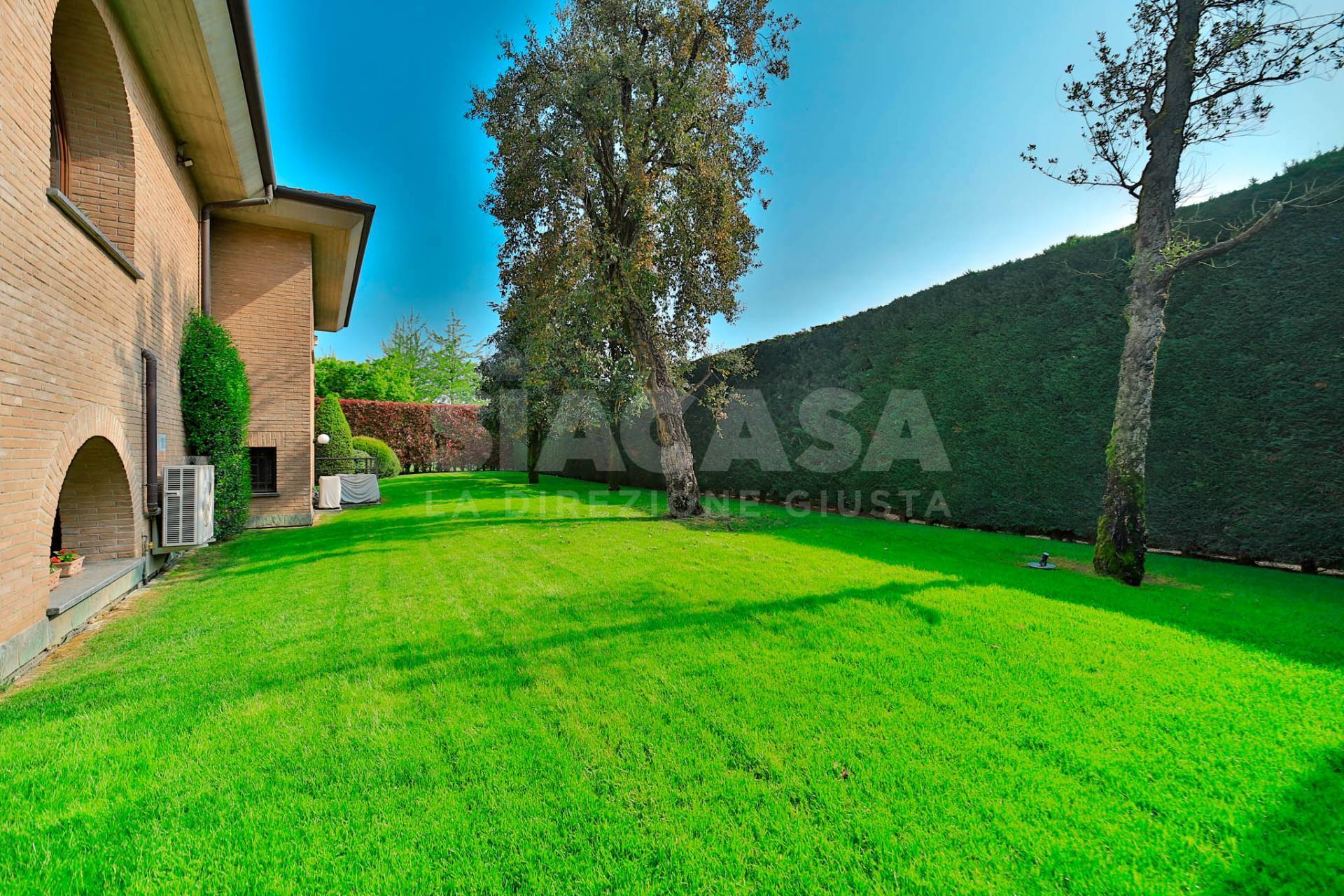 villa in vendita a Bernareggio