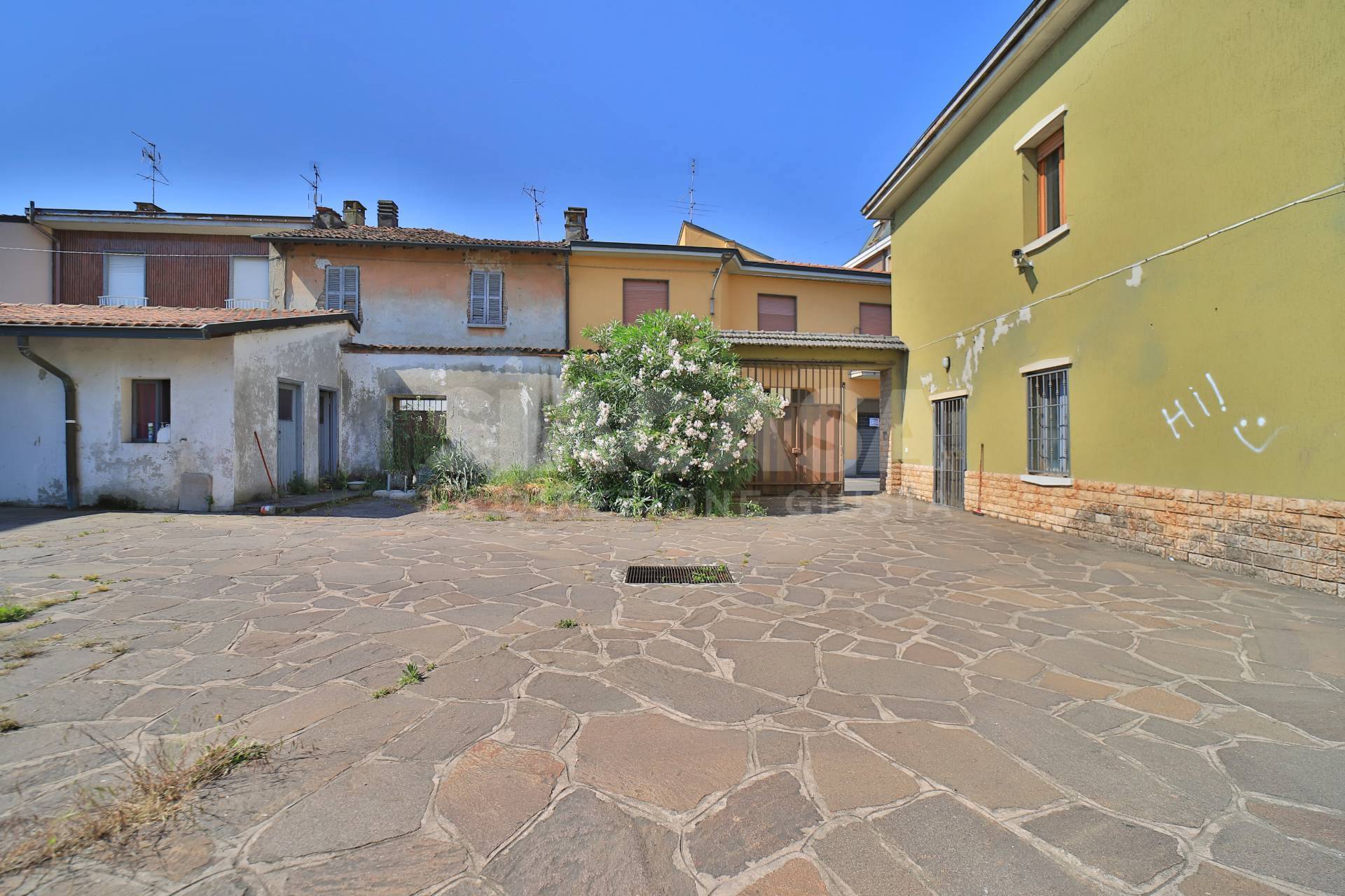 Edificio in vendita a Cornate d'Adda, Colnago
