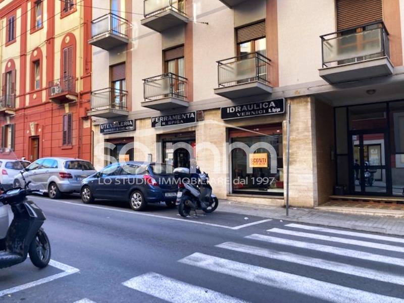 Locale commerciale in affitto a Cagliari