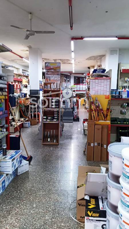 Locale commerciale in affitto a Cagliari