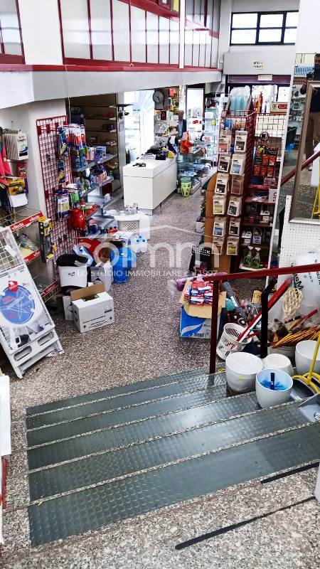 Locale commerciale in affitto a Cagliari