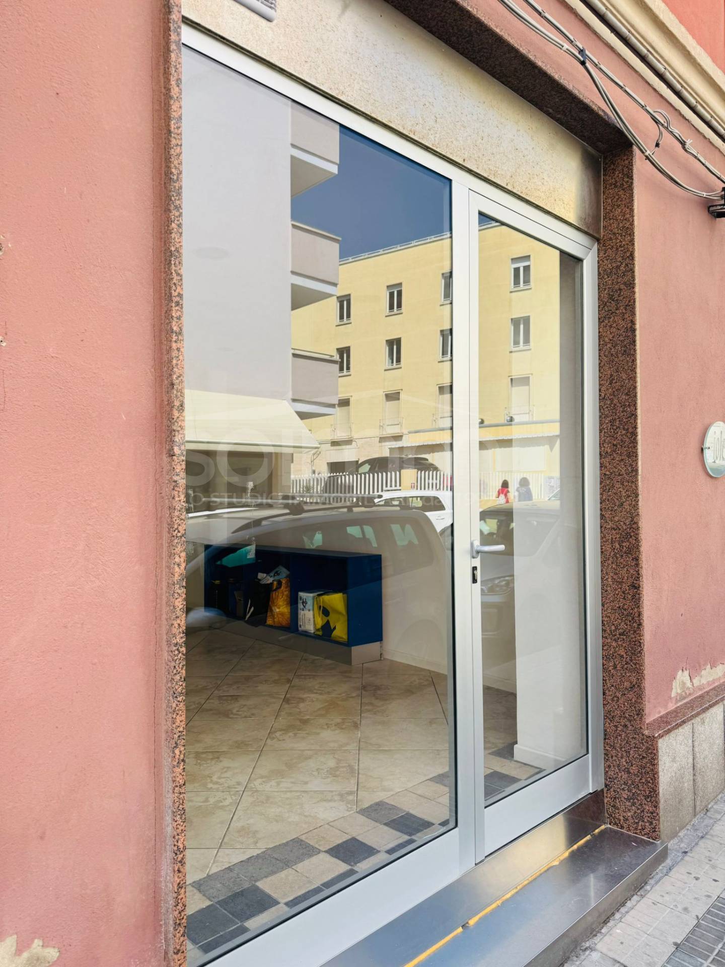 Locale commerciale in vendita a Cagliari