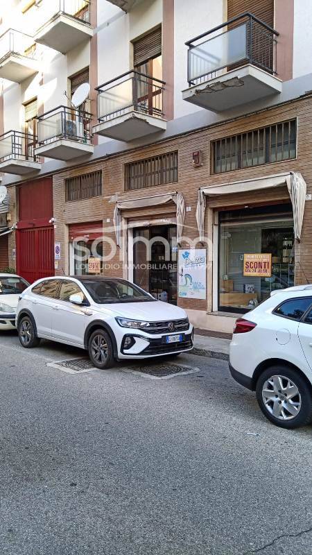 Locale commerciale in vendita a Cagliari