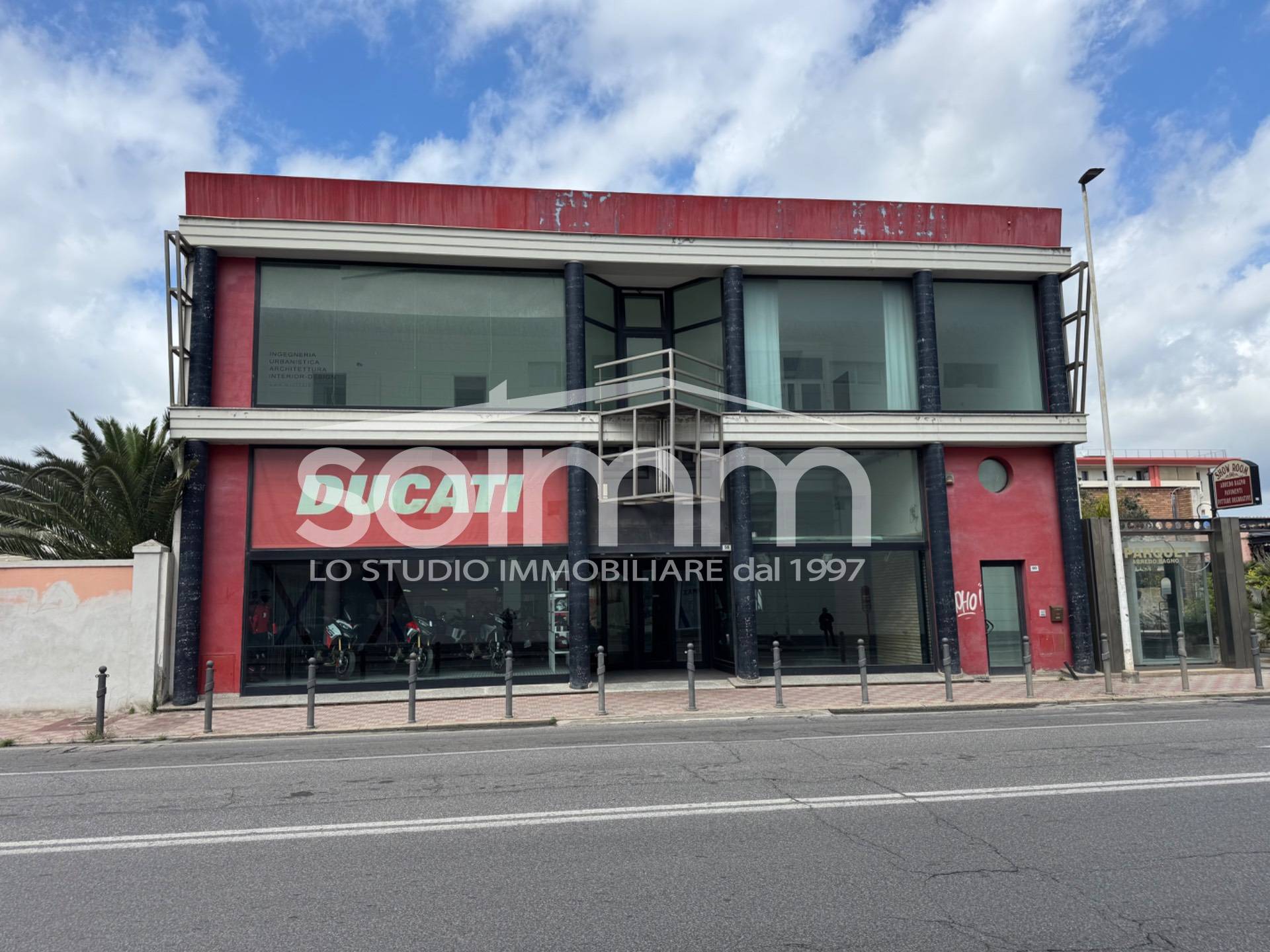 Locale commerciale in vendita a Cagliari