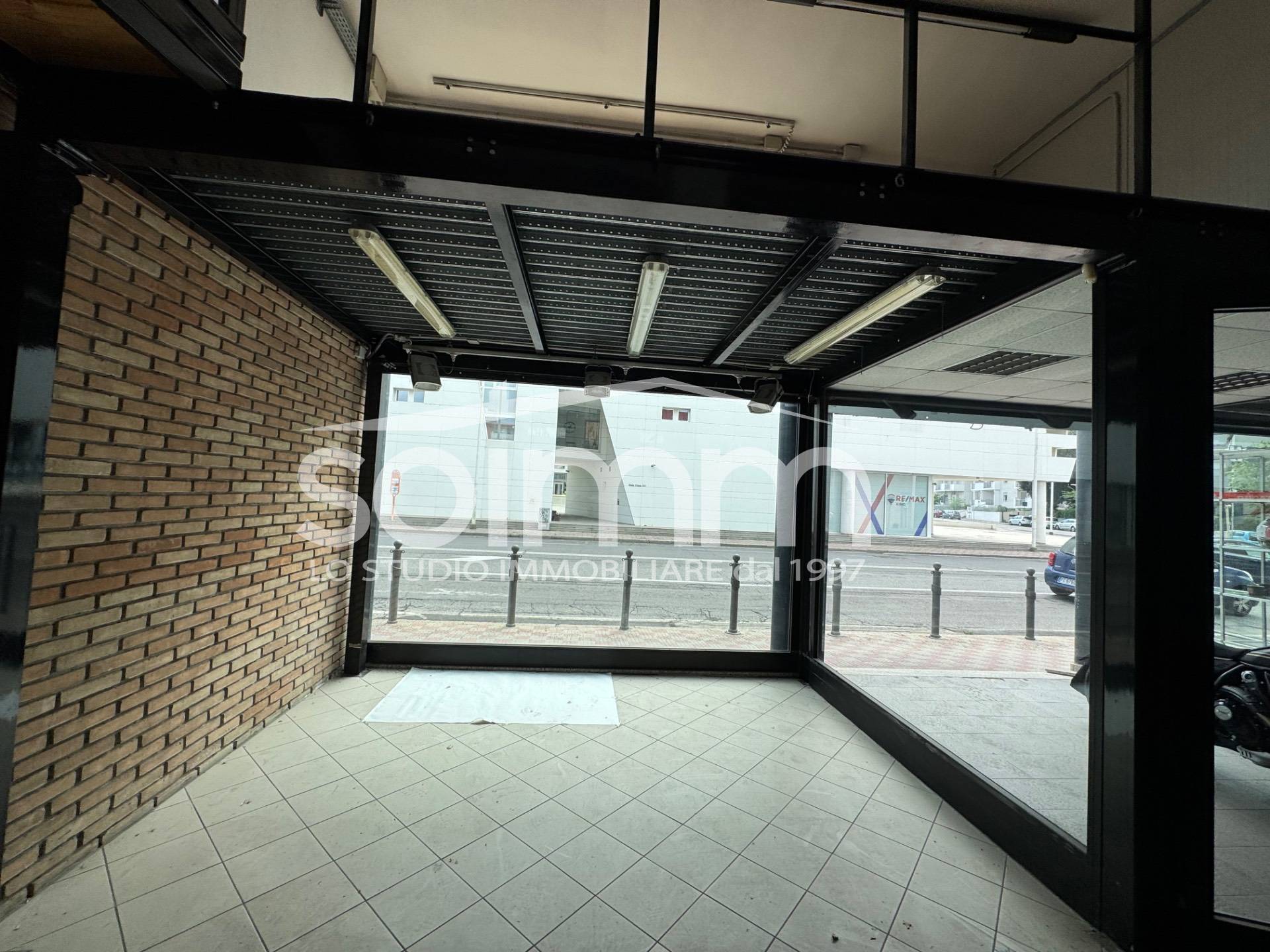 Locale commerciale in vendita a Cagliari