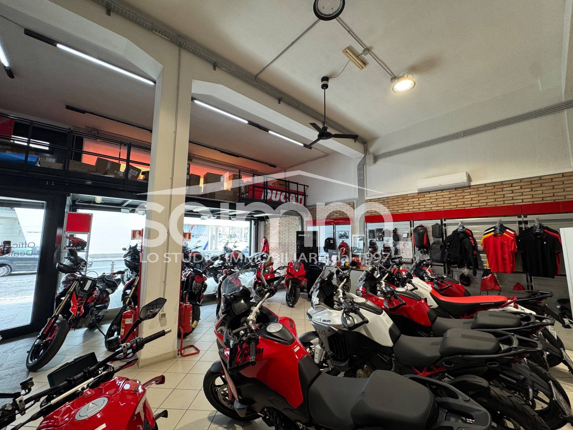 Locale commerciale in vendita a Cagliari