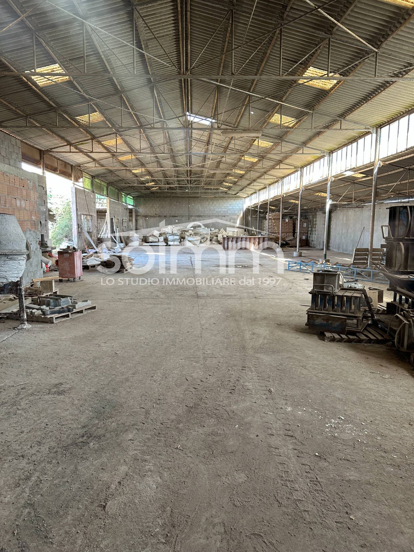 Capannone Commerciale in vendita a Elmas