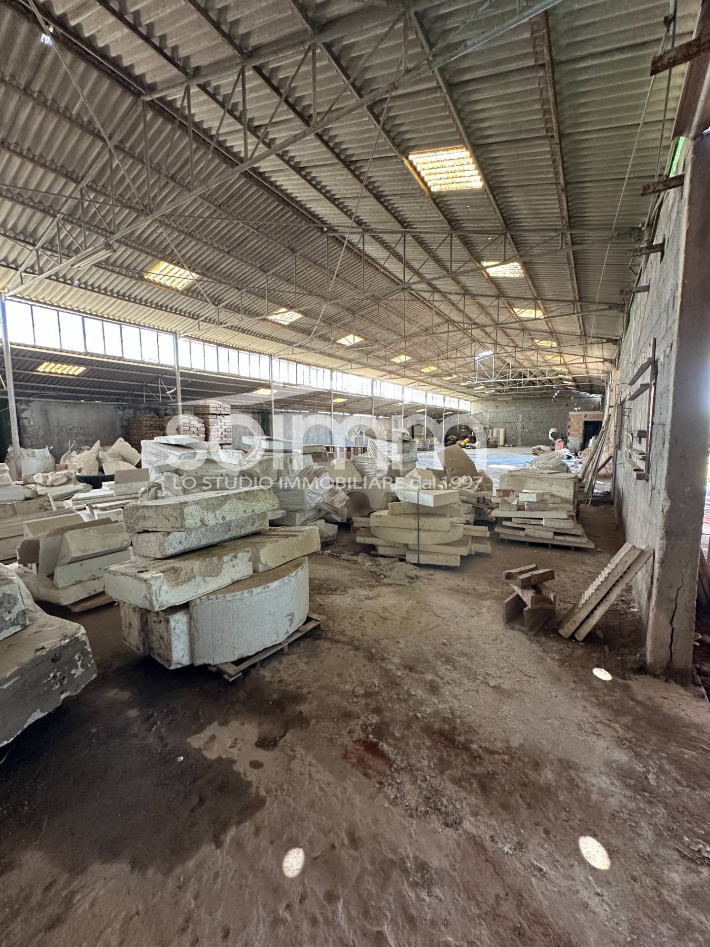 Capannone Commerciale in vendita a Elmas