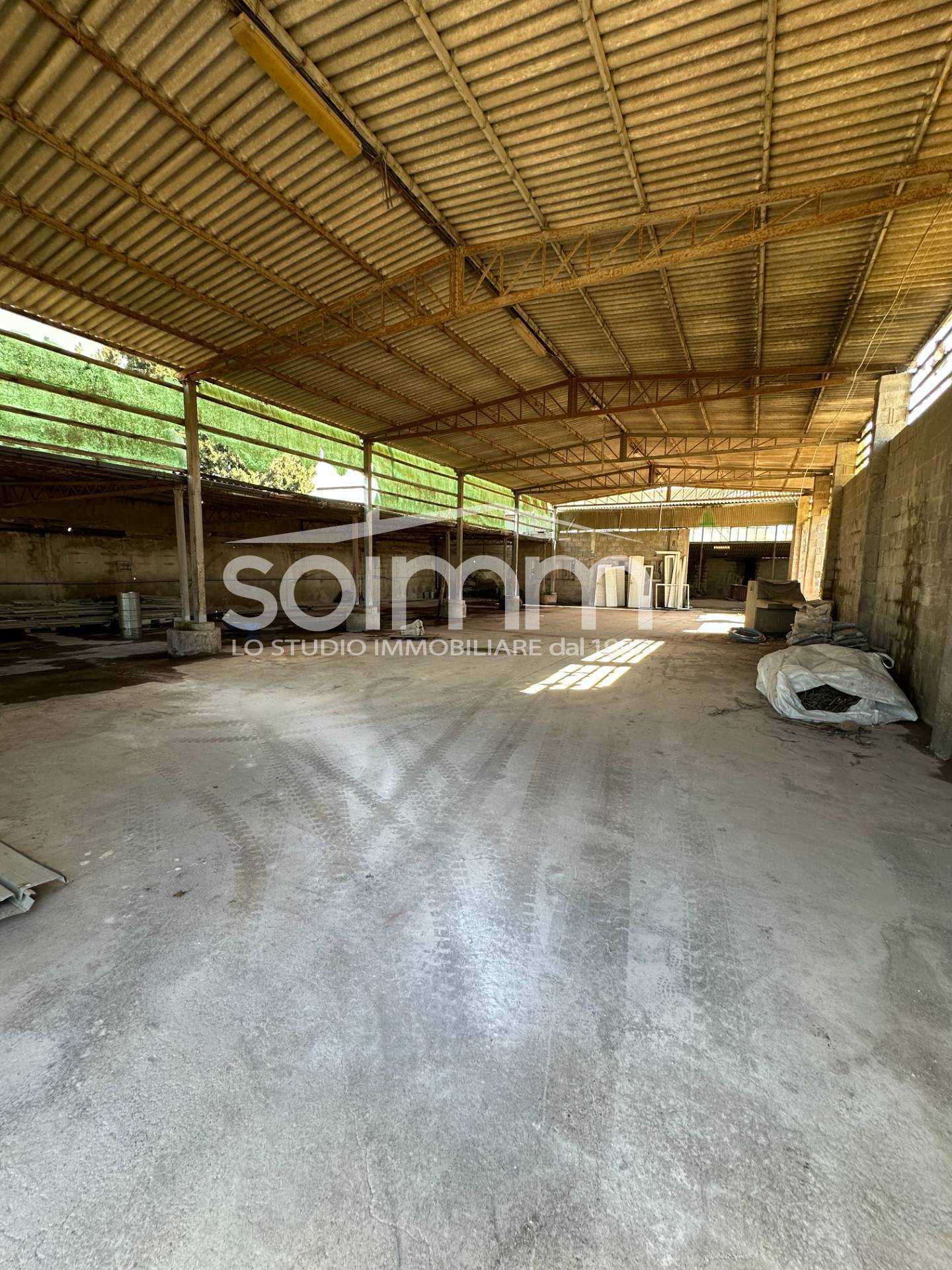 Capannone Commerciale in vendita a Elmas