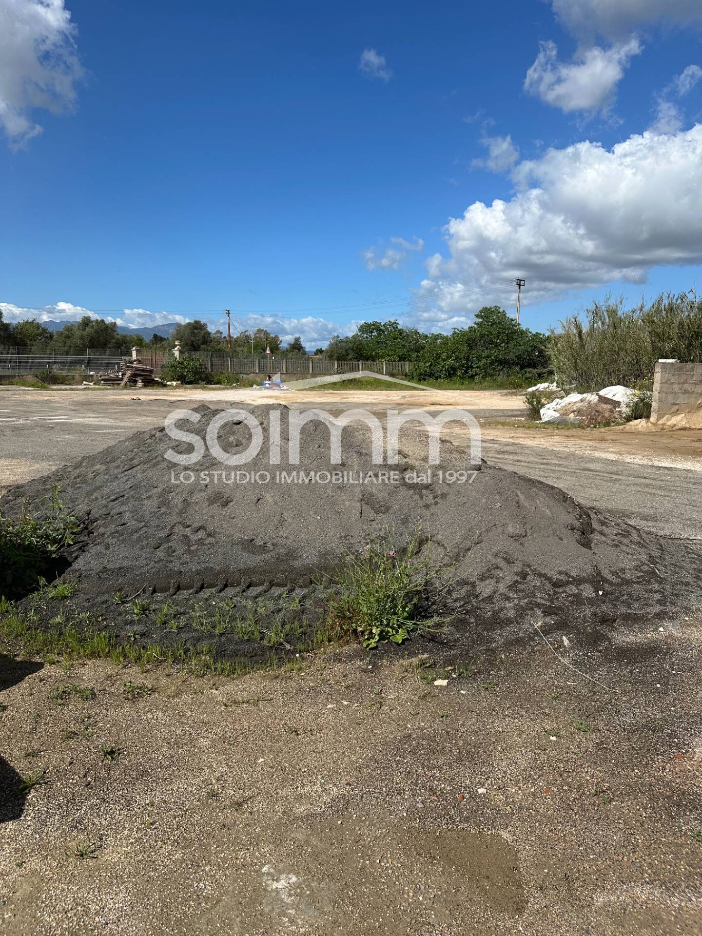 Capannone Commerciale in vendita a Elmas