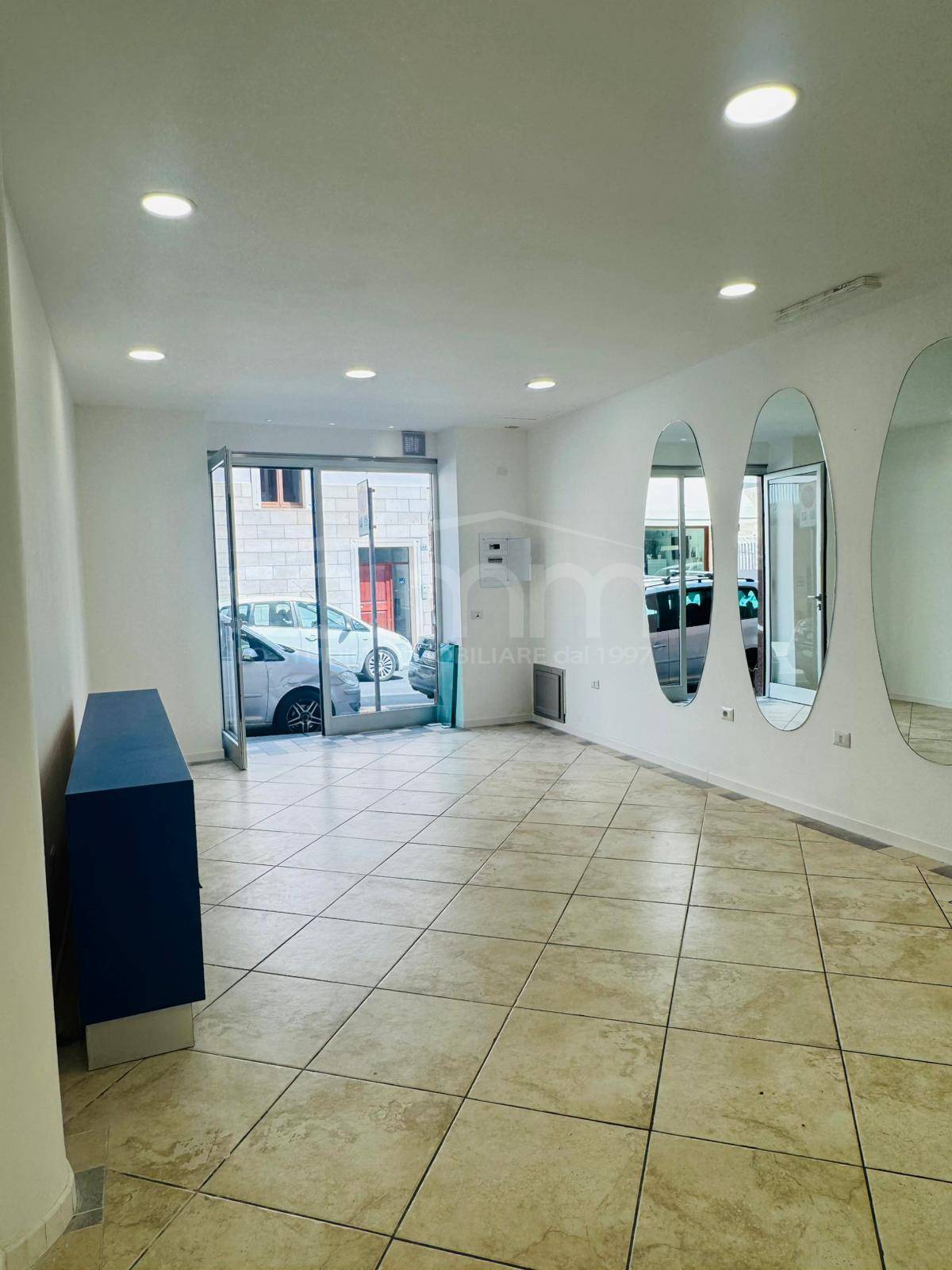 Locale commerciale in vendita a Cagliari