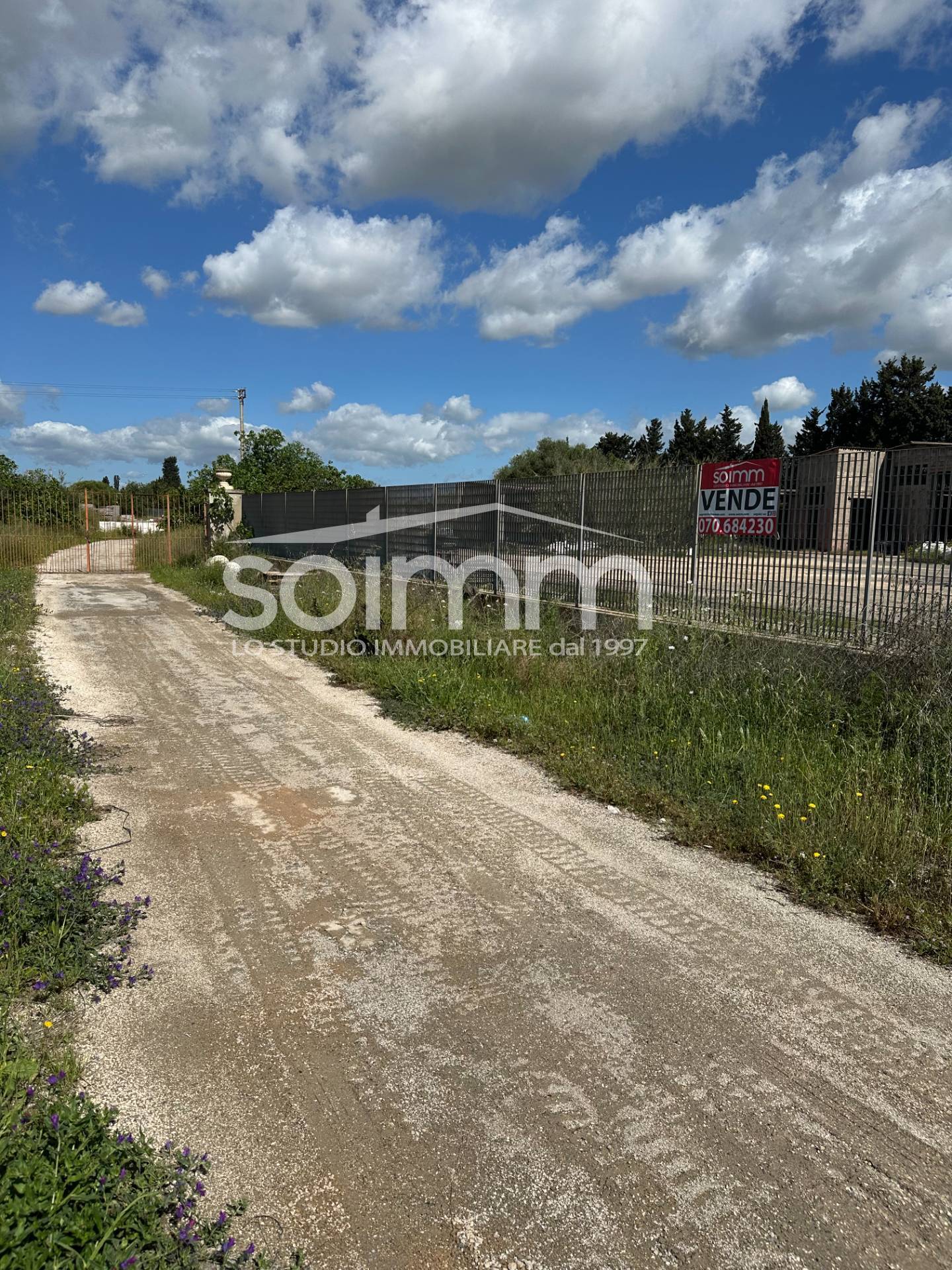 Capannone Commerciale in vendita a Elmas