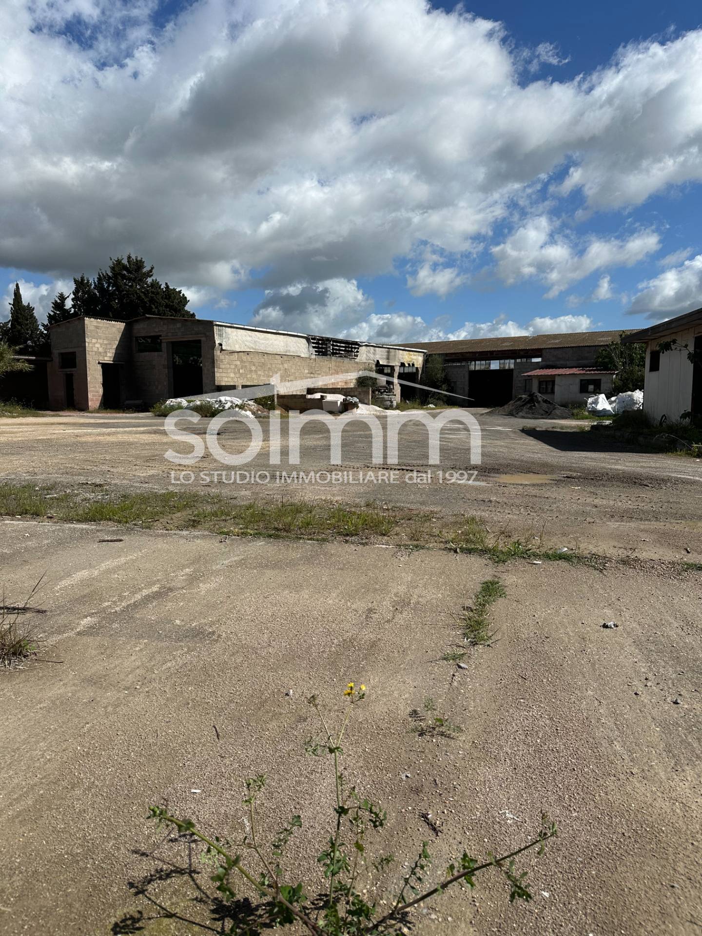 Capannone Commerciale in vendita a Elmas