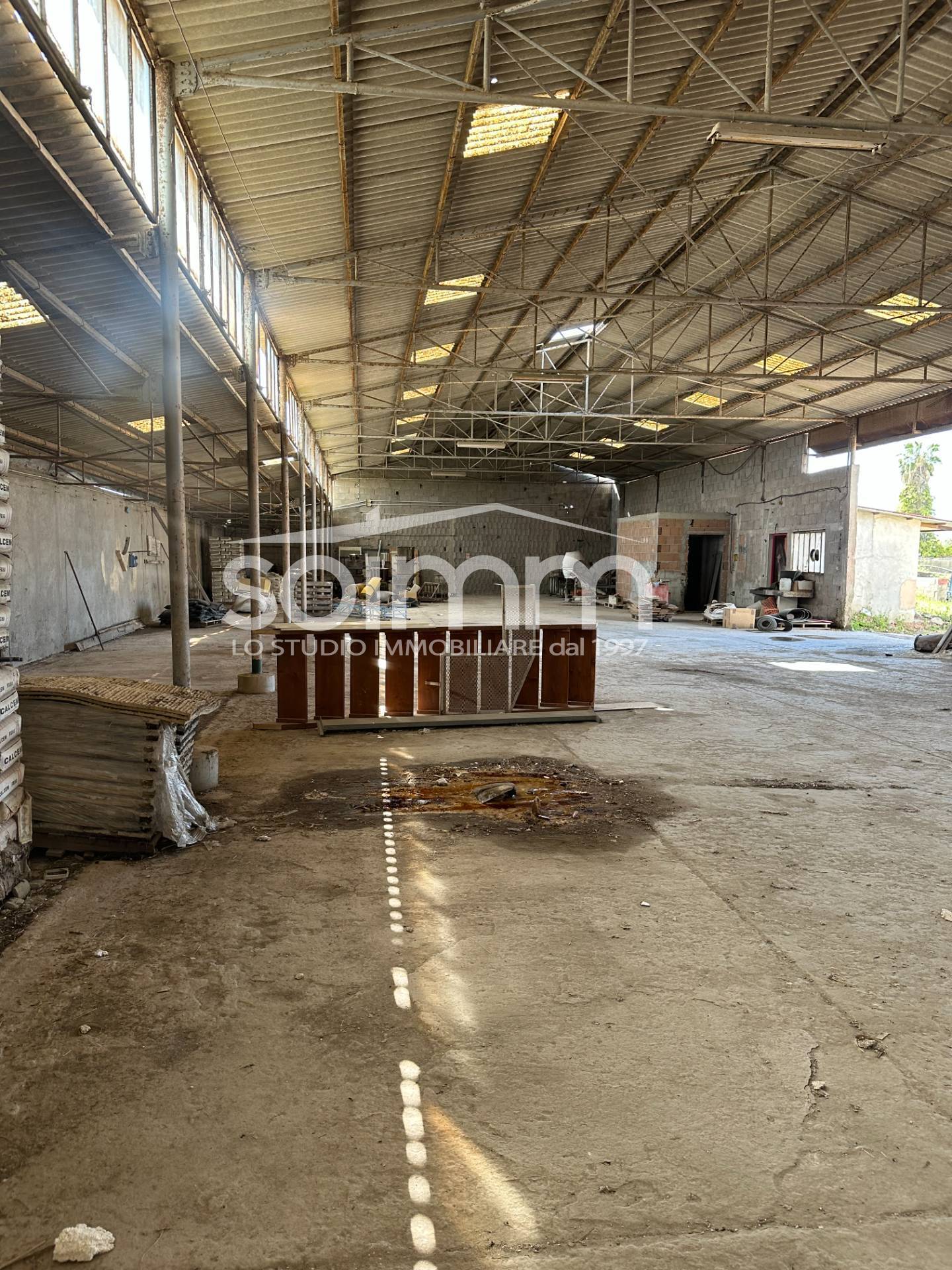 Capannone Commerciale in vendita a Elmas