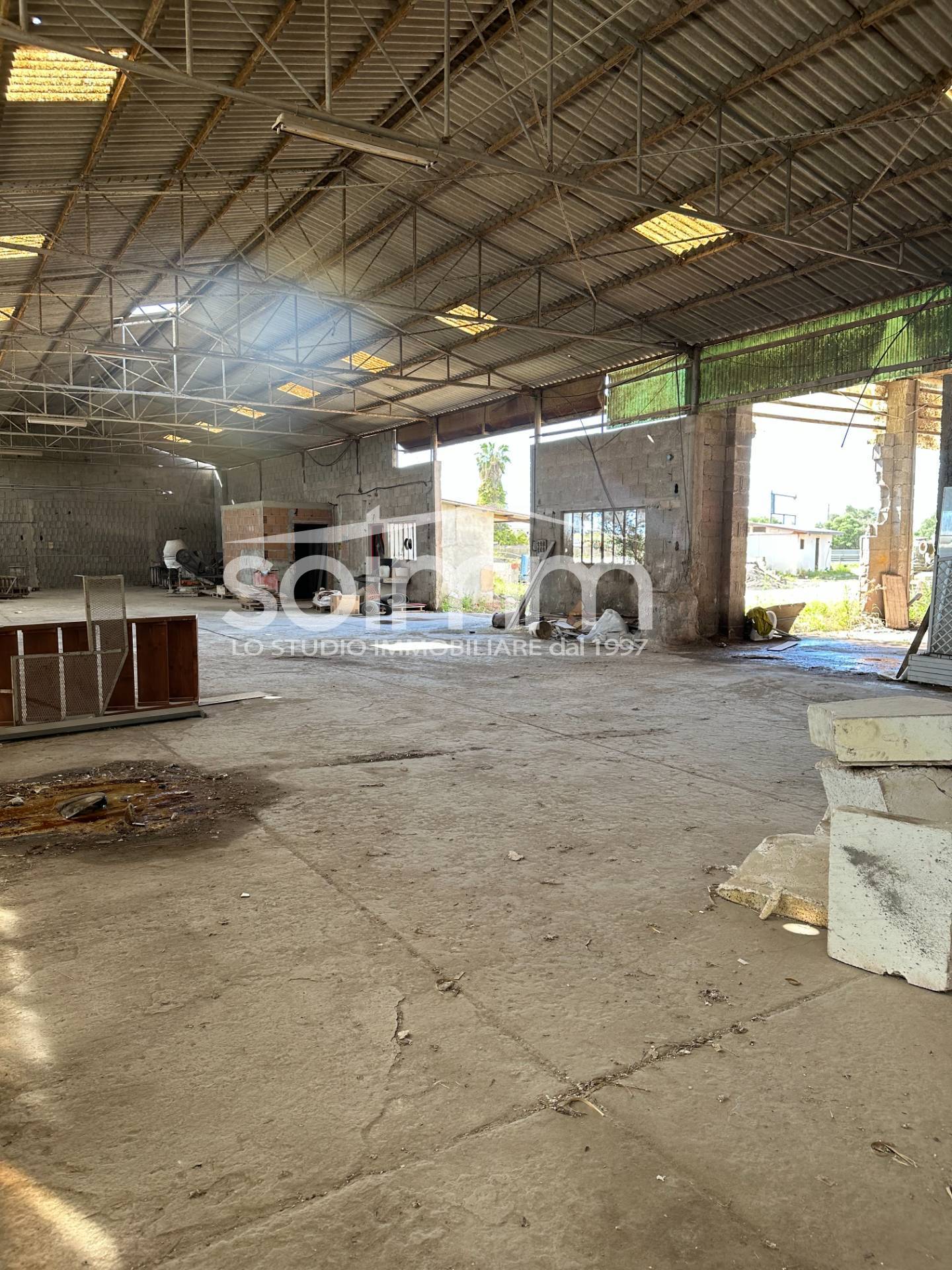 Capannone Commerciale in vendita a Elmas