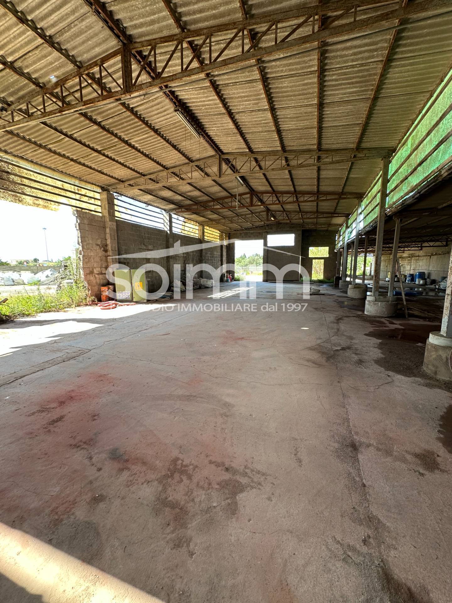 Capannone Commerciale in vendita a Elmas