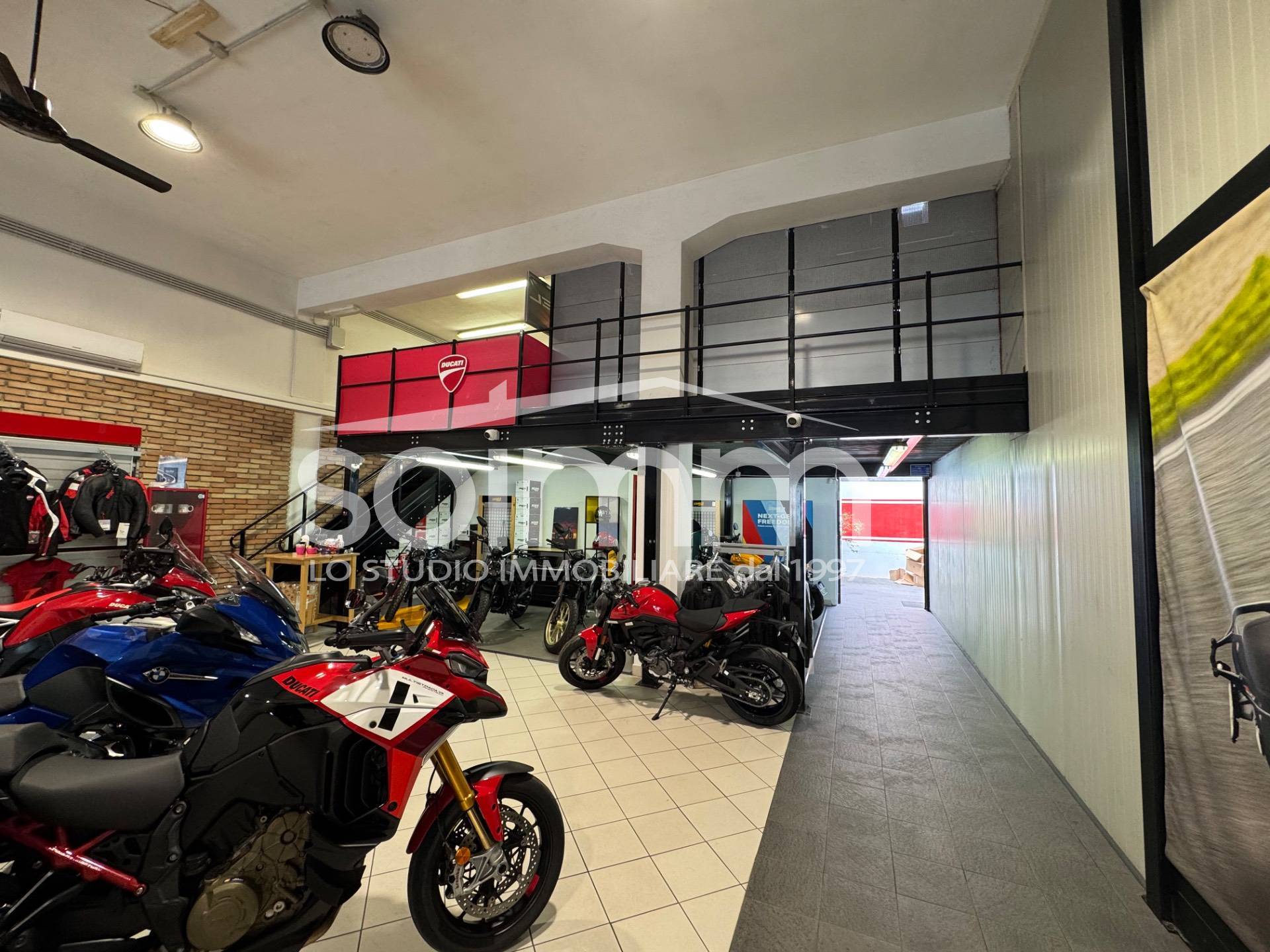 Locale commerciale in vendita a Cagliari