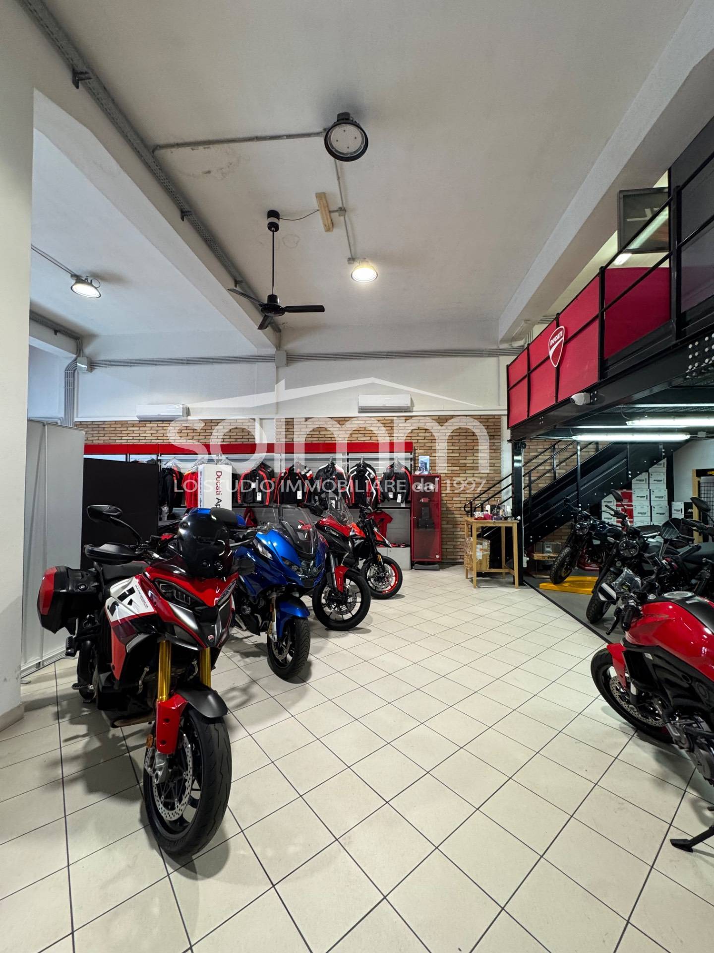 Locale commerciale in vendita a Cagliari