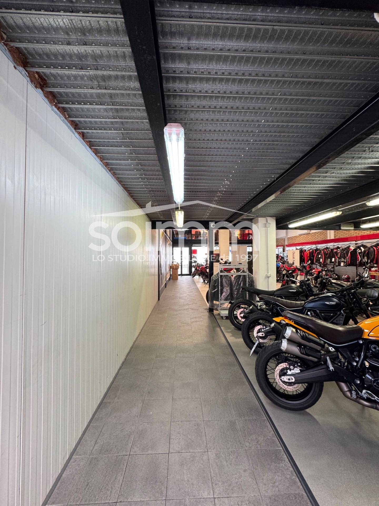 Locale commerciale in vendita a Cagliari