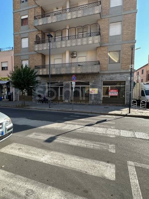 Locale commerciale in affitto a Selargius