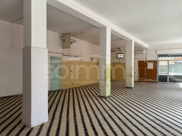 Locale commerciale in affitto a Selargius
