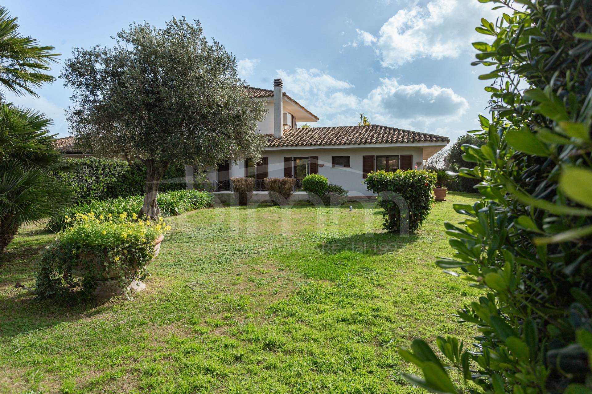 Villa Bifamiliare in vendita a Pula