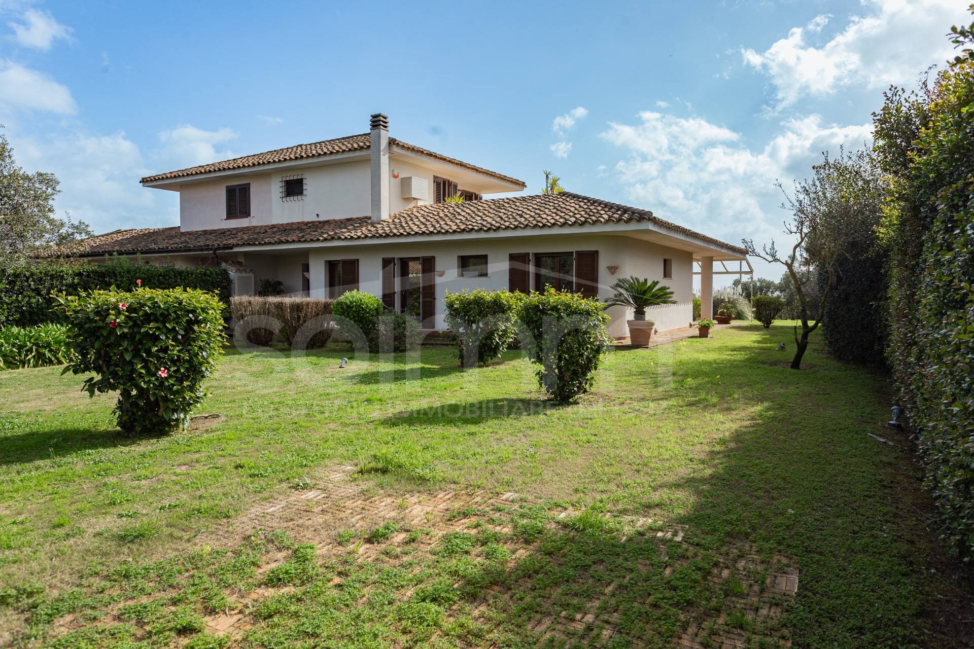 Villa Bifamiliare in vendita a Pula