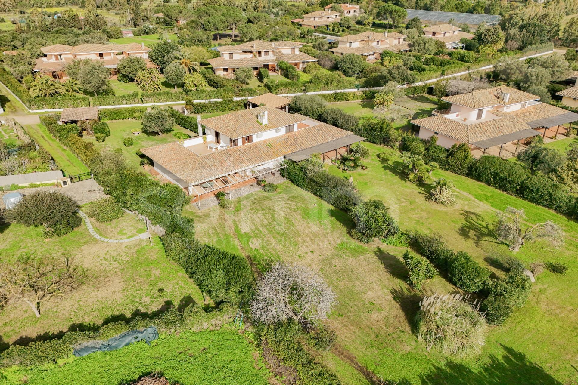 Villa Bifamiliare in vendita a Pula