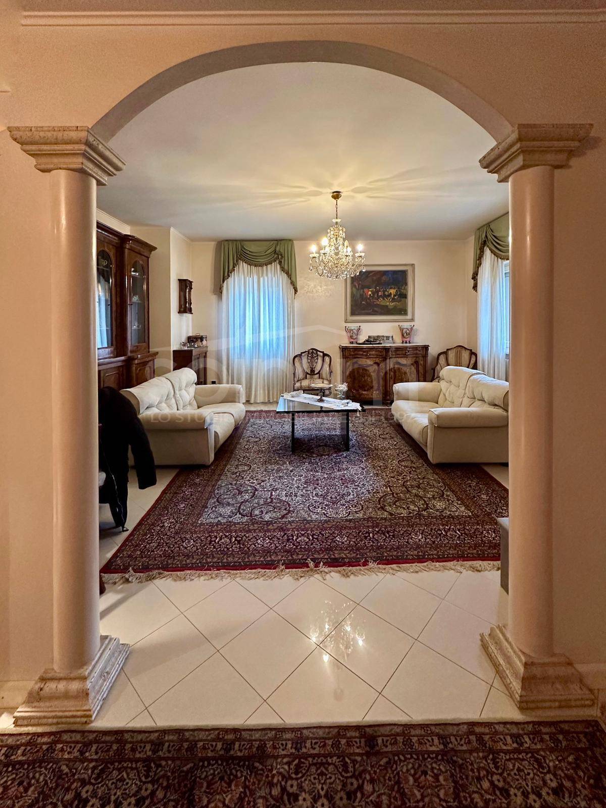 Villa Bifamiliare in vendita a Cagliari