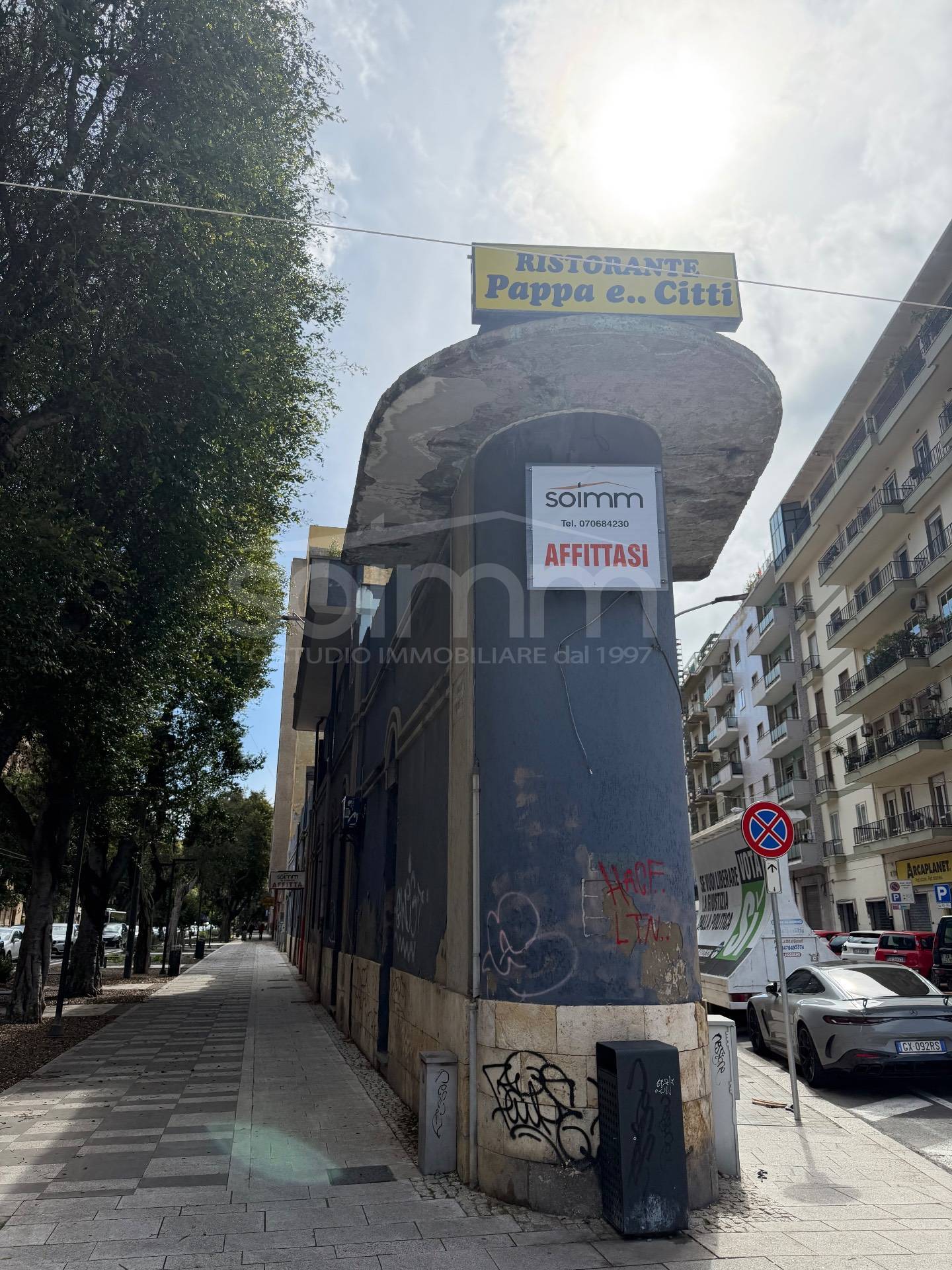 Locale commerciale in affitto a Cagliari