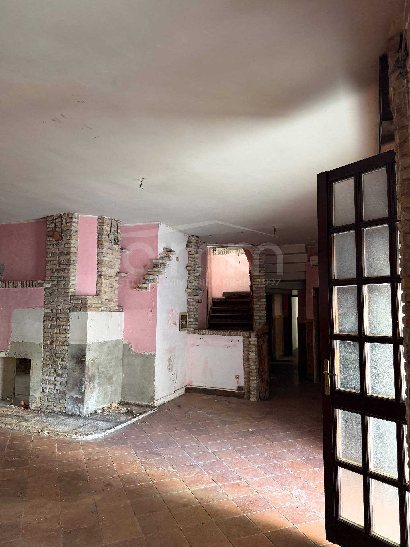 Locale commerciale in affitto a Cagliari