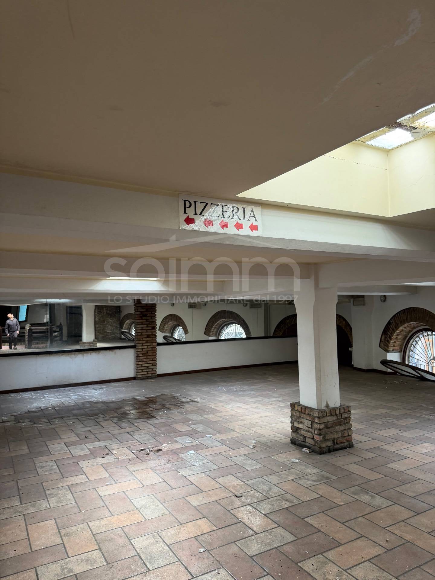 Locale commerciale in affitto a Cagliari