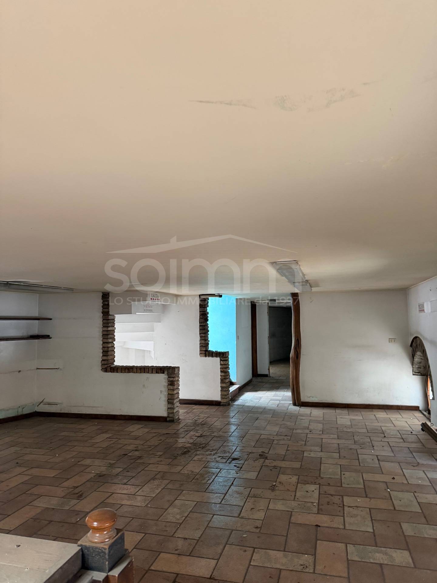 Locale commerciale in affitto a Cagliari