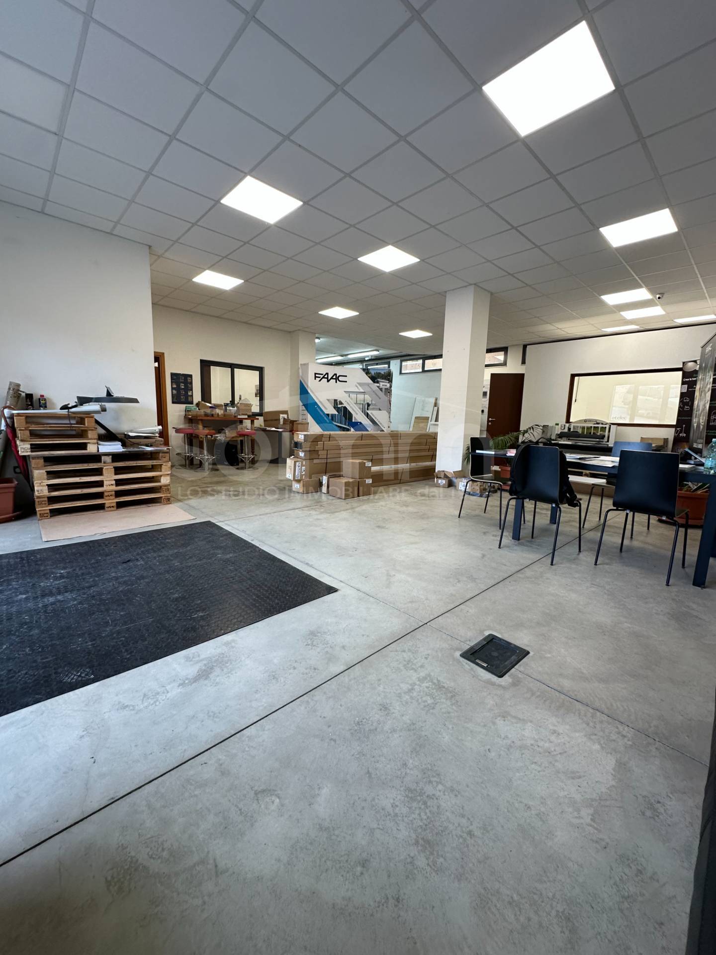 Locale commerciale in vendita a Cagliari