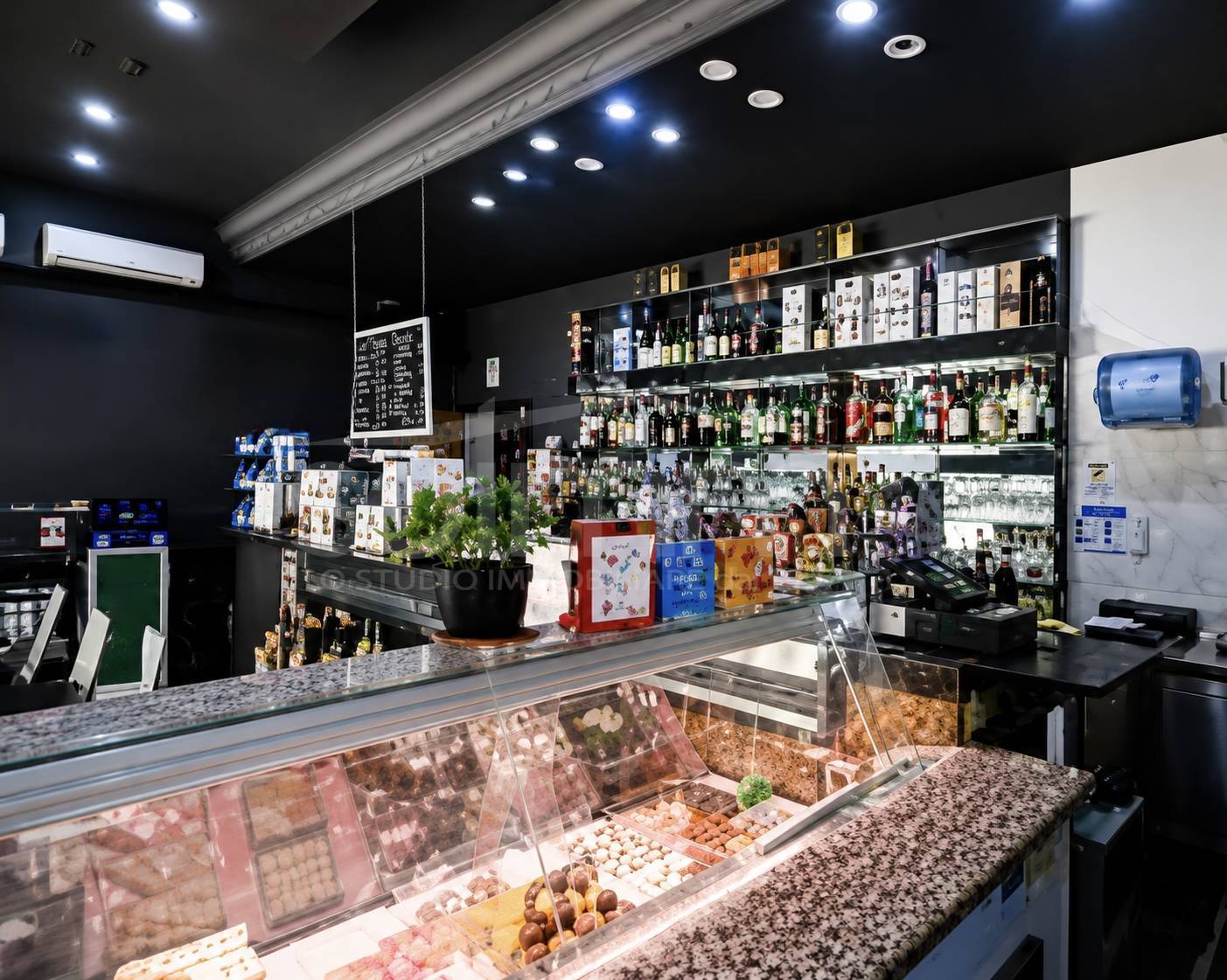 Locale commerciale in vendita a Cagliari