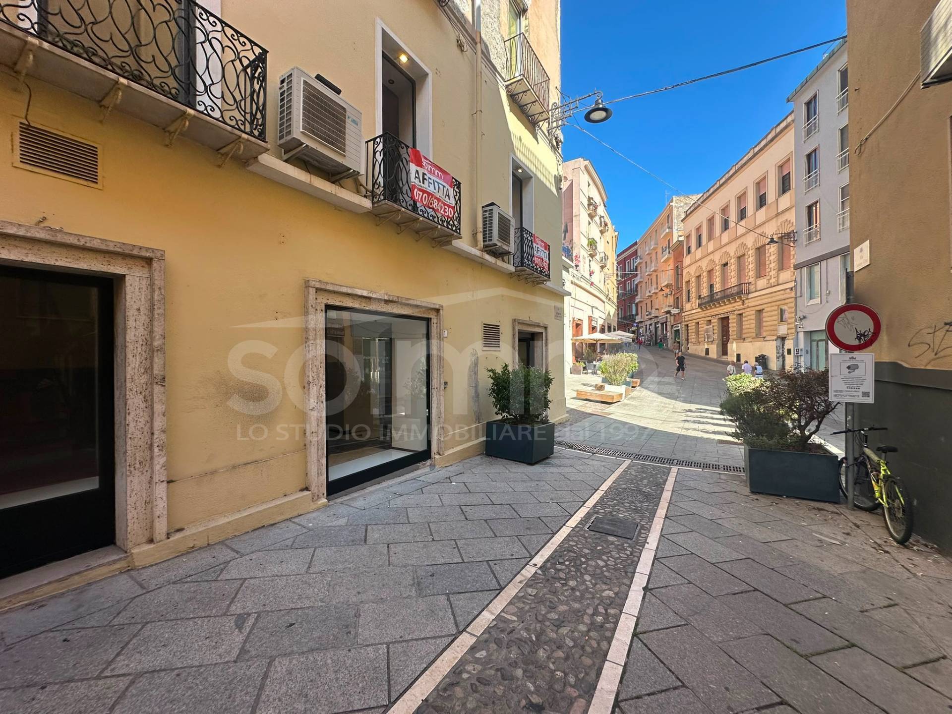 Locale commerciale in affitto a Cagliari