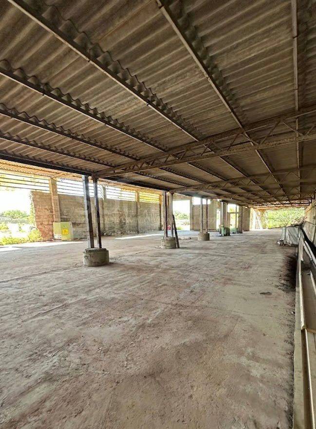 Capannone Commerciale in vendita a Elmas
