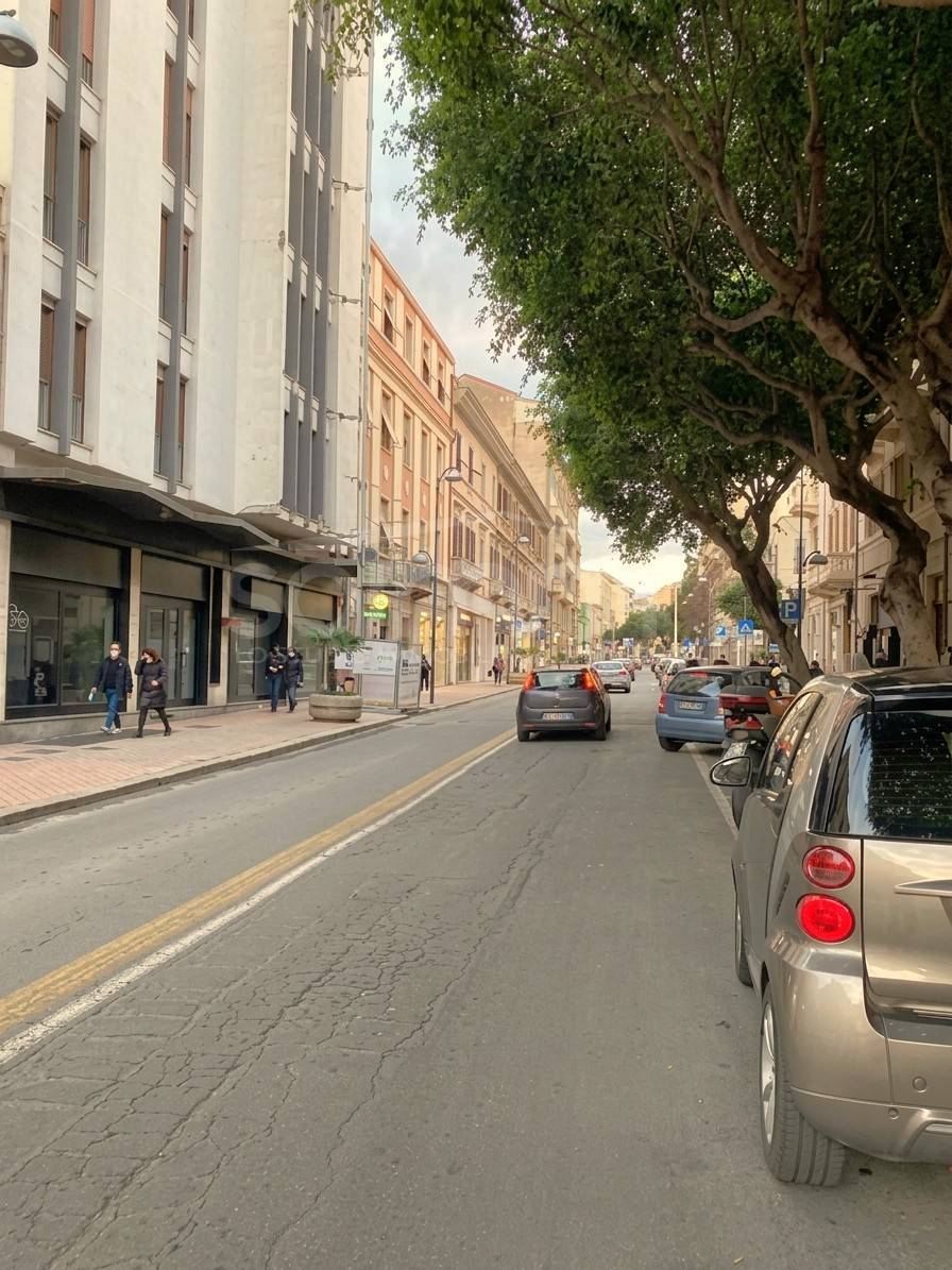 Locale commerciale in affitto a Cagliari