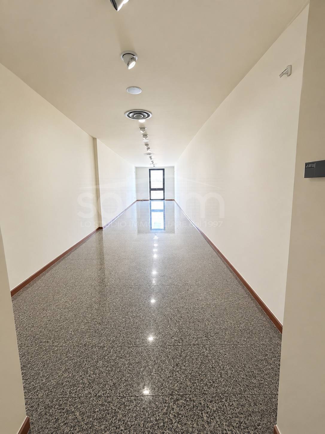 Locale commerciale in vendita a Cagliari
