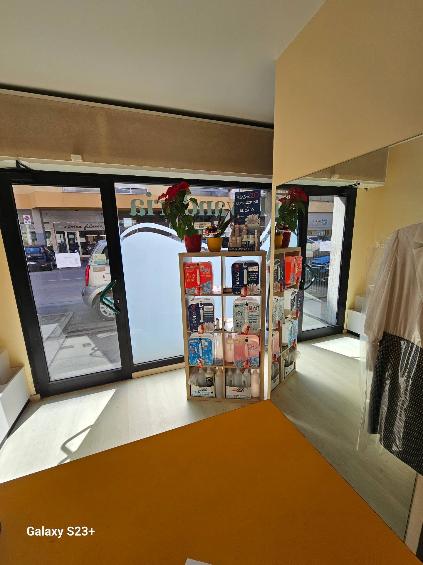 Locale commerciale in vendita a Ravenna, Darsena