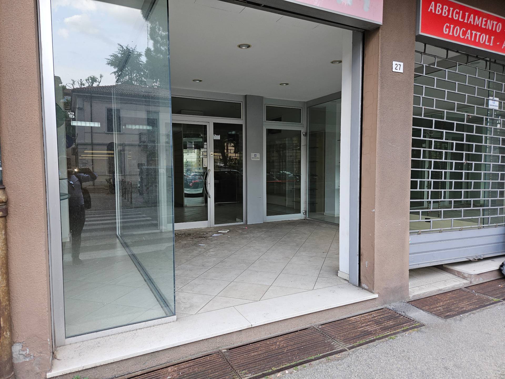 Locale commerciale in vendita a Ravenna, Molinetto