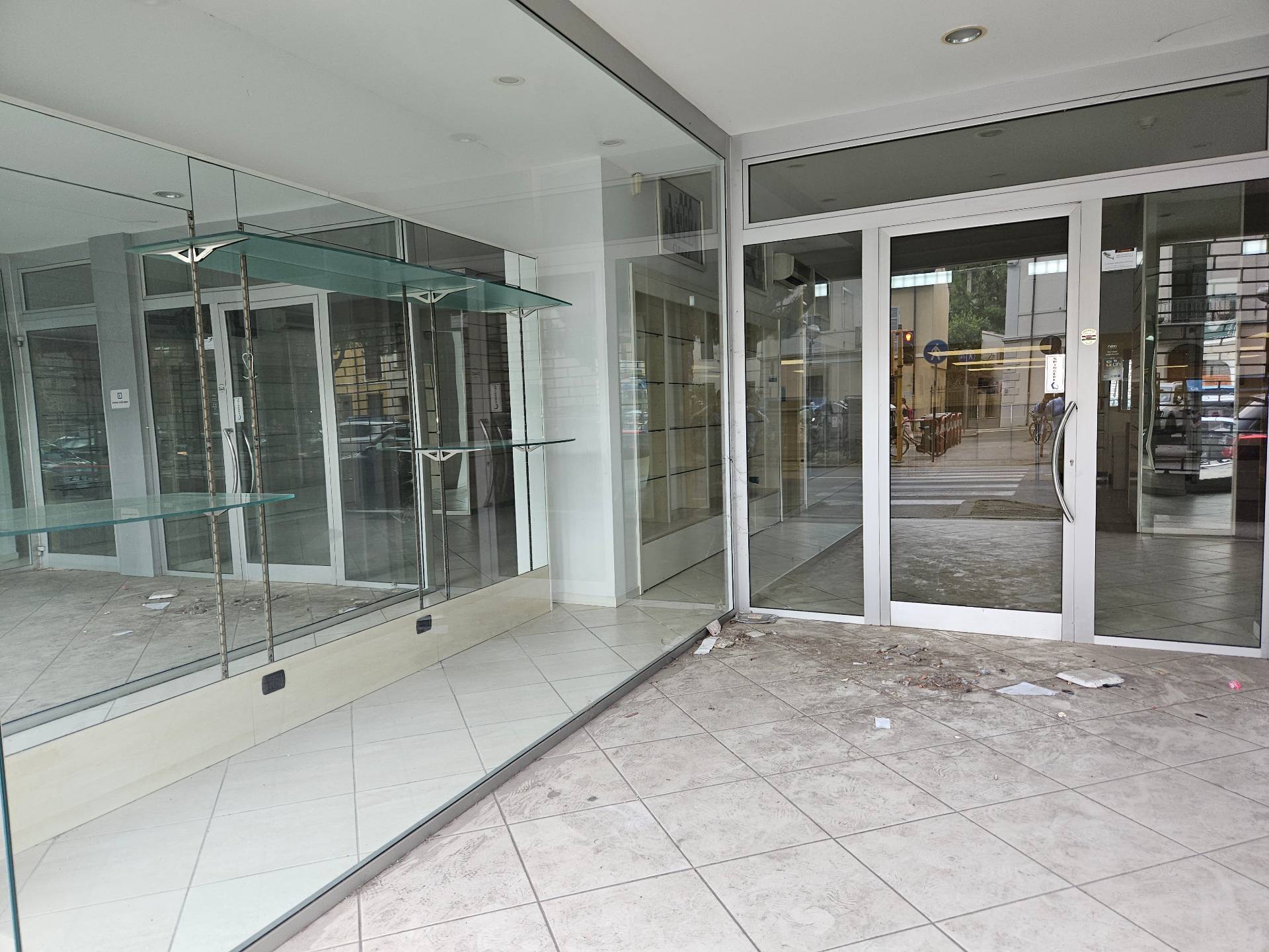 Locale commerciale in vendita a Ravenna, Molinetto