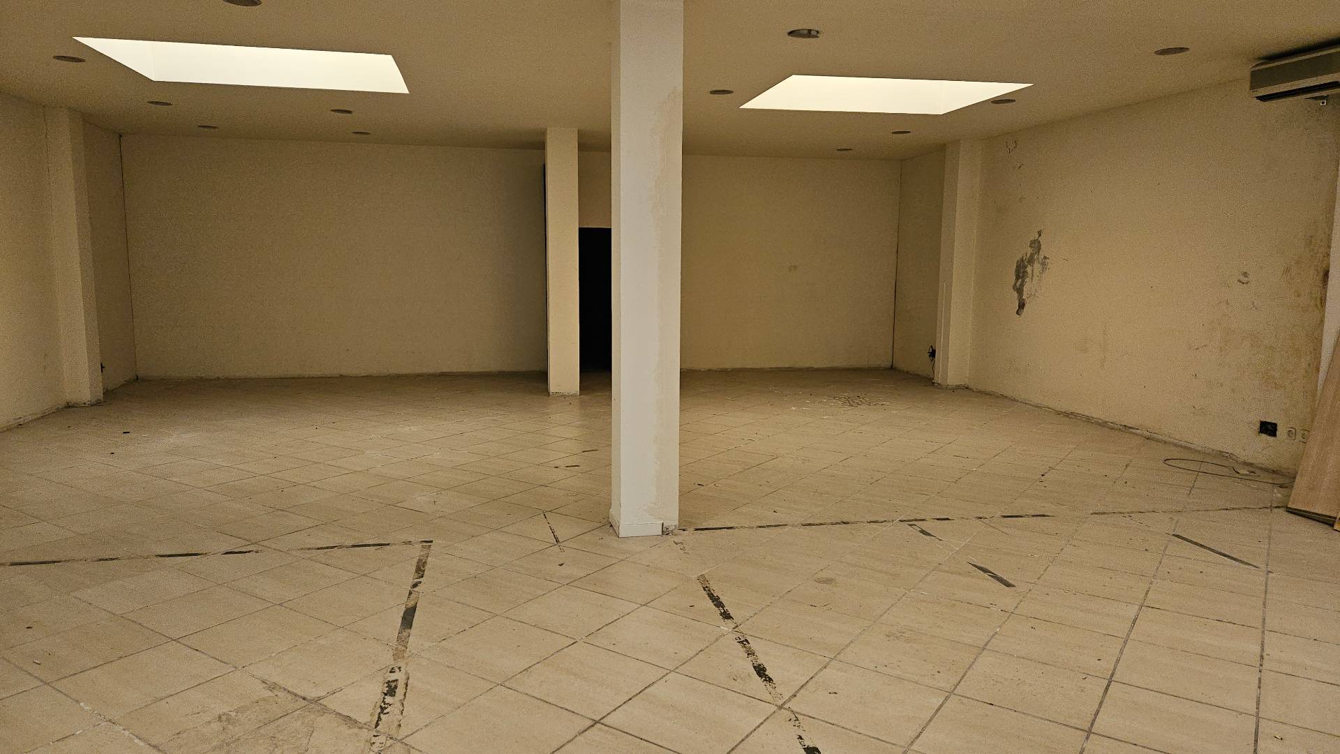 Locale commerciale in vendita a Ravenna, Molinetto