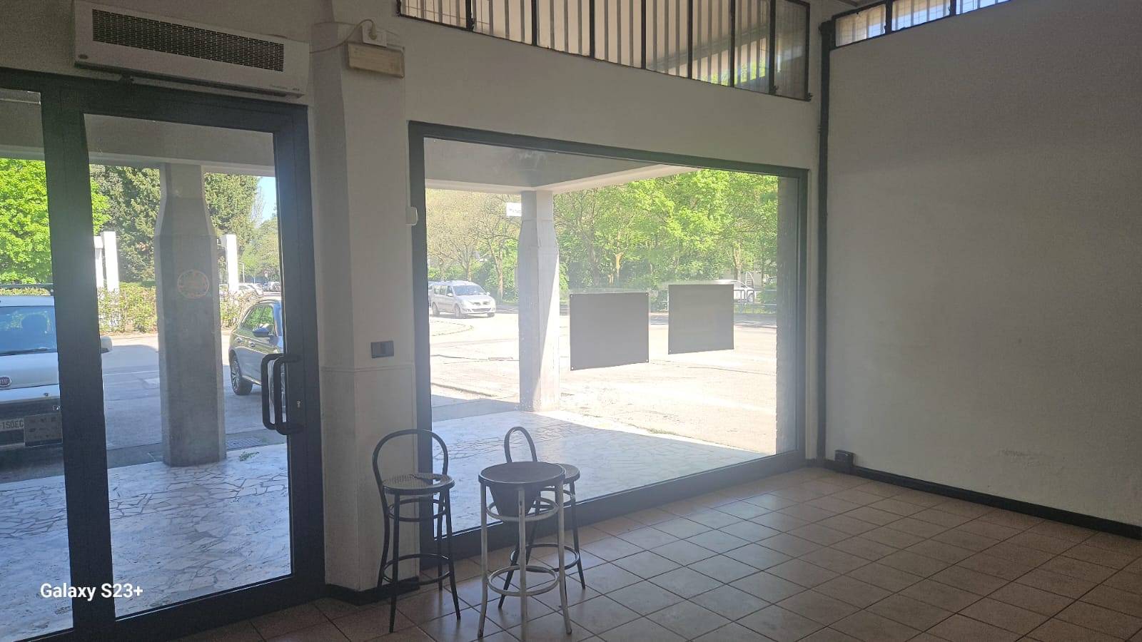 Locale commerciale in vendita a Ravenna, Darsena